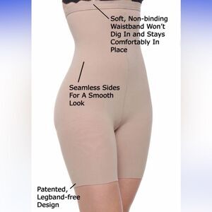 NEW Women's Assets by Sara Blakely 166B Sensational Shaper Shapewear Nude Size 4